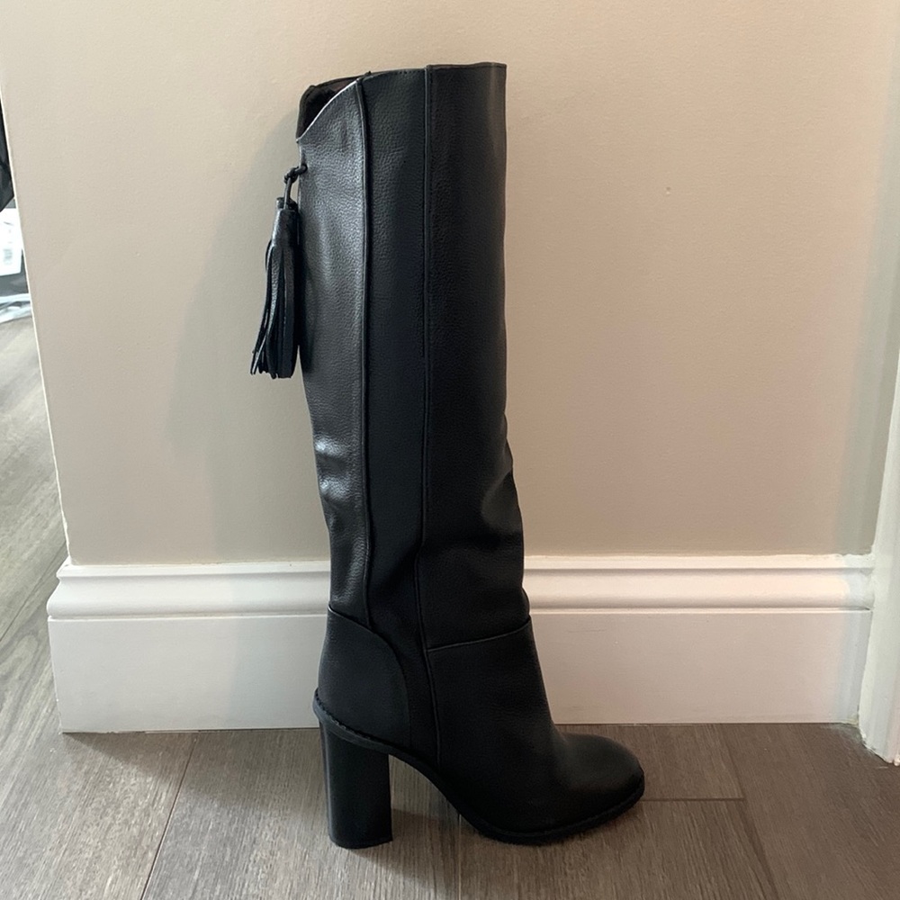 Black heeled boots